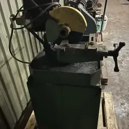 Scie à onglet à vendre – Bon état, lame de 23 cm