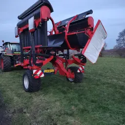 Kuhn Merge Maxx 760 & Τρακτέρ Claas - Άριστη κατάσταση!