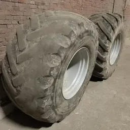 Комплект гуми втора употреба 800/65R32 - Джанти в добро състояние