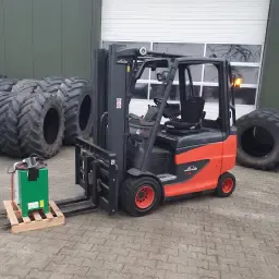 Linde E30 Elektrische Heftruck - 3 Ton - 4.8m Hefhoogte