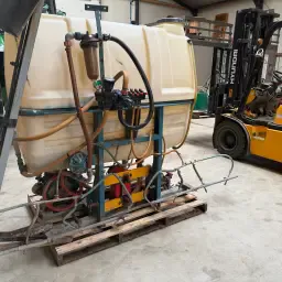 Rijenspuit voor onderdelen - Lekke tank - €125