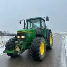 John Deere 6810 uit 2001 met fronthef & PTO | Occasion