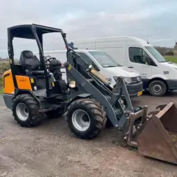 GIANT V452T Mini Loader 2014 - Kubota Turbo, 3295 Hours