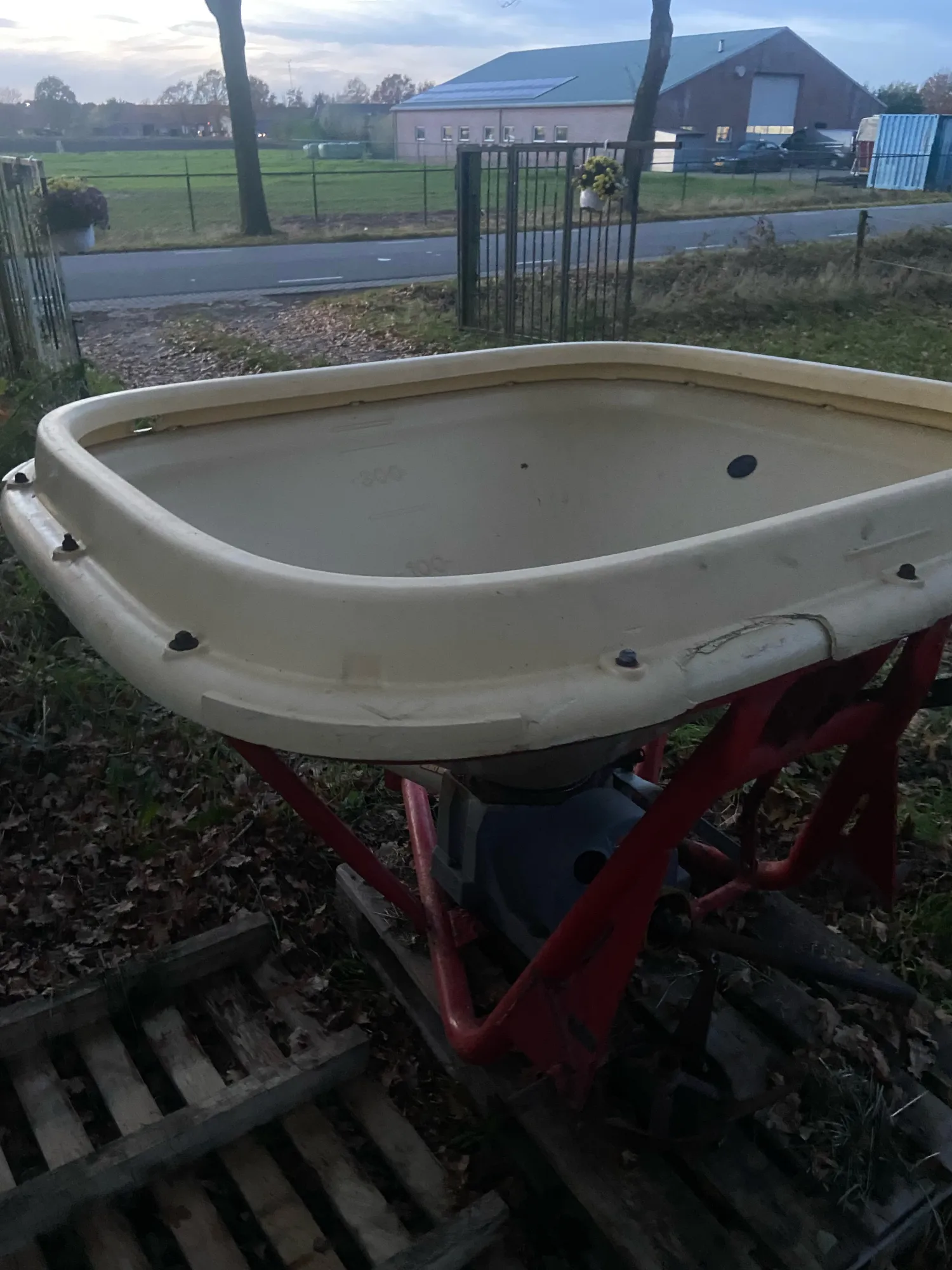 Kunstmeststrooier in goede staat