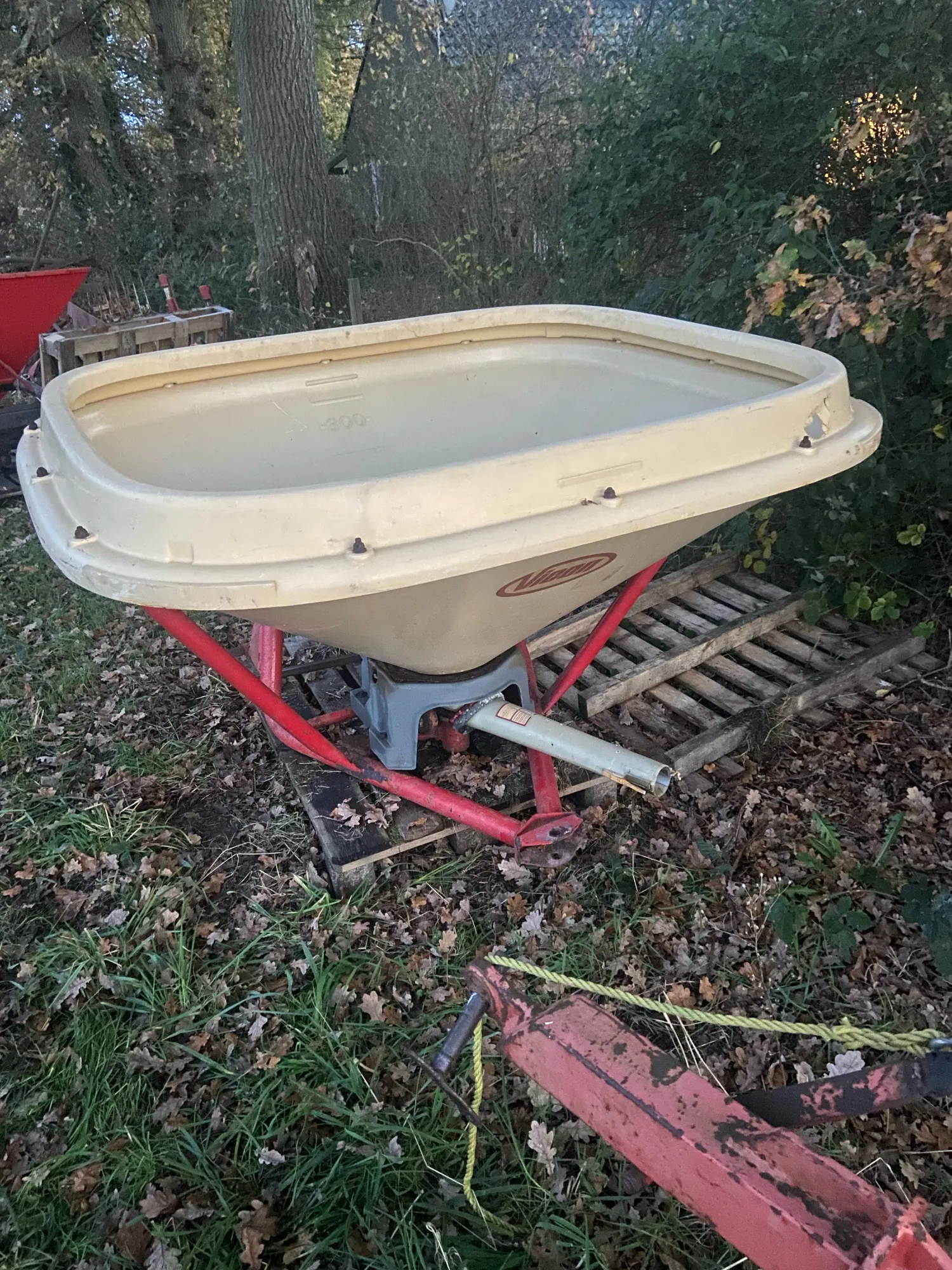 Kunstmeststrooier in goede staat