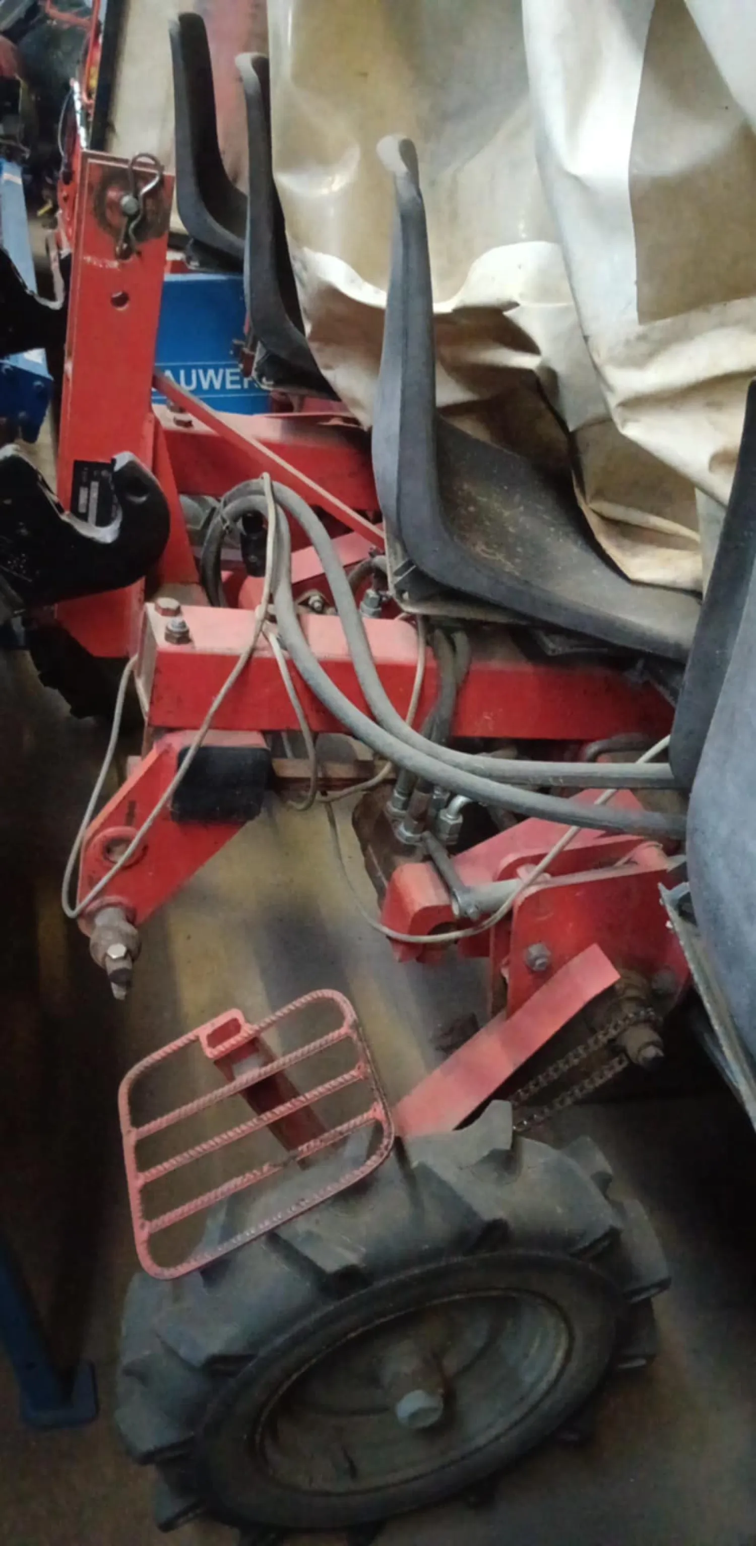 Preiplantmachine Gregoire Besson te koop - Rijafstand 70cm