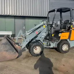 GIANT D263S Minishovel - Kubota Motor - Weinig Gebruikt