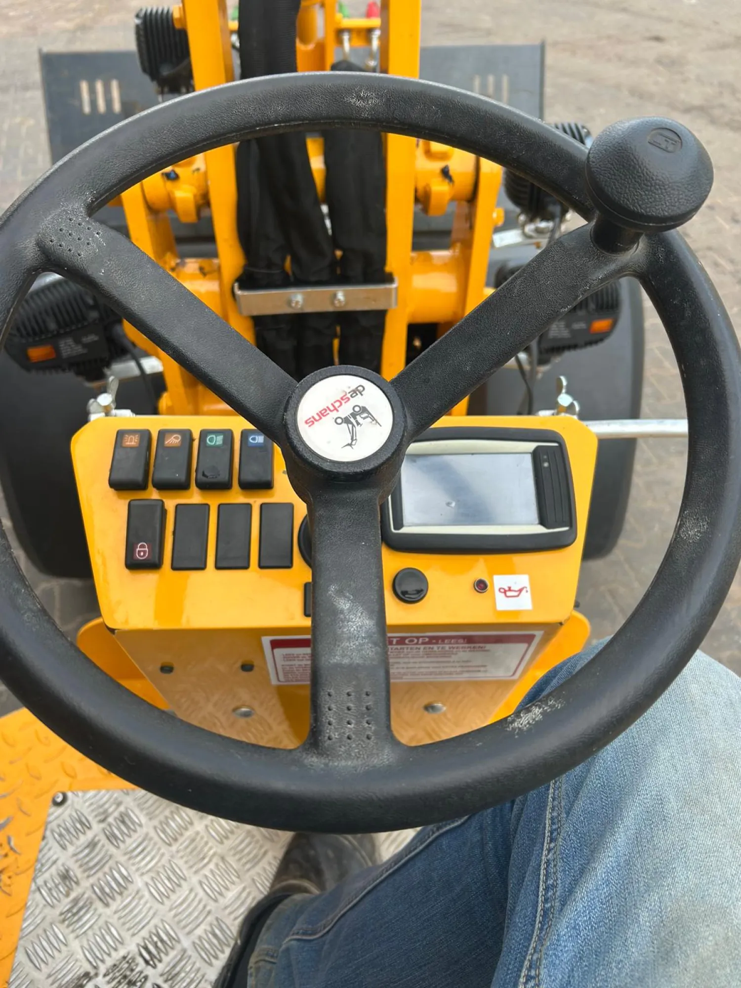 Knikmops KM250 Huren - Compacte Machine voor Grondwerk