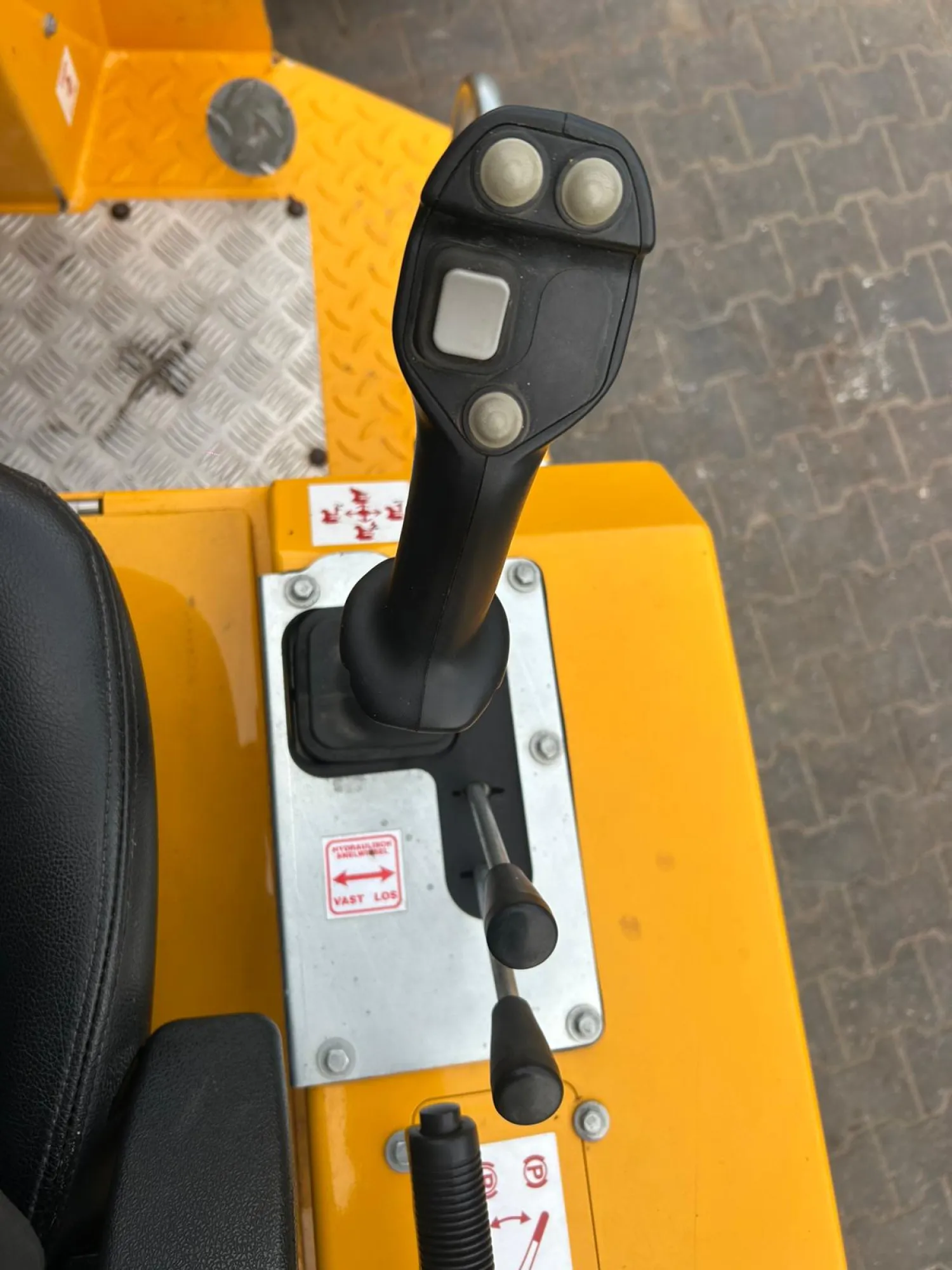 Knikmops KM250 Huren - Compacte Machine voor Grondwerk