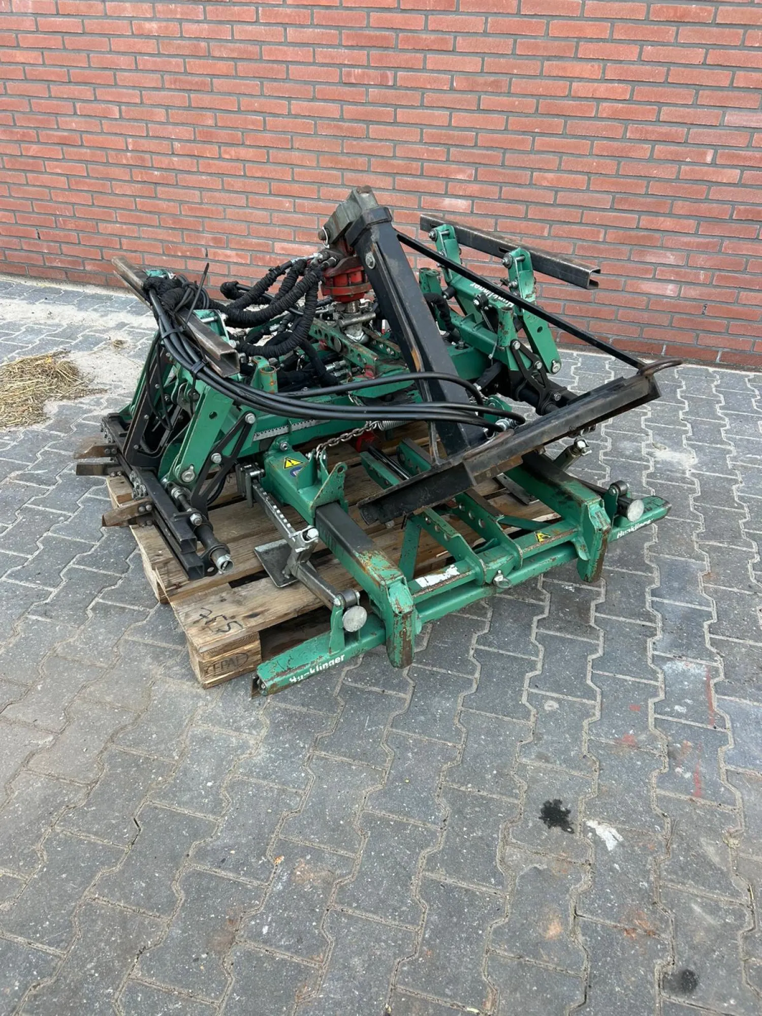 Knikmops KM250 Huren - Compacte Machine voor Grondwerk