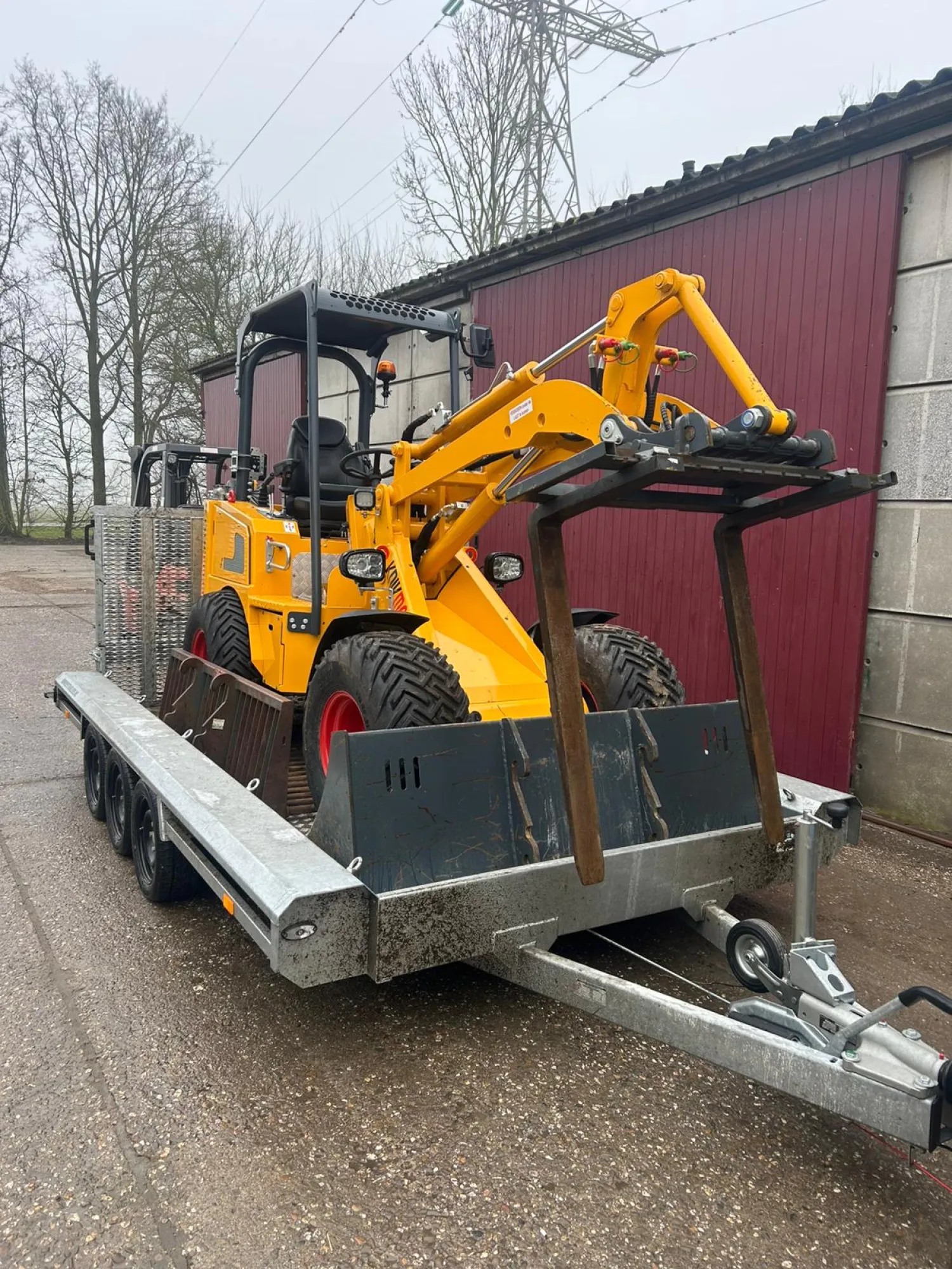 Knikmops KM250 Huren - Compacte Machine voor Grondwerk