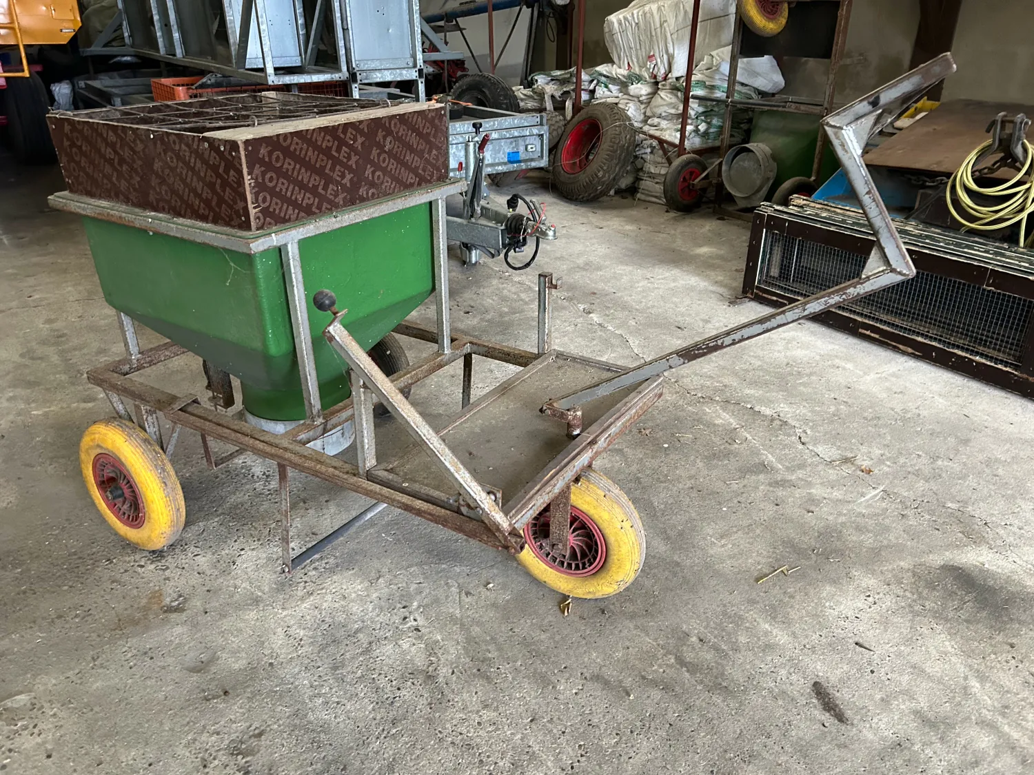 MS Pluimveewagen: Voeren & Kuikenpapier Leggen