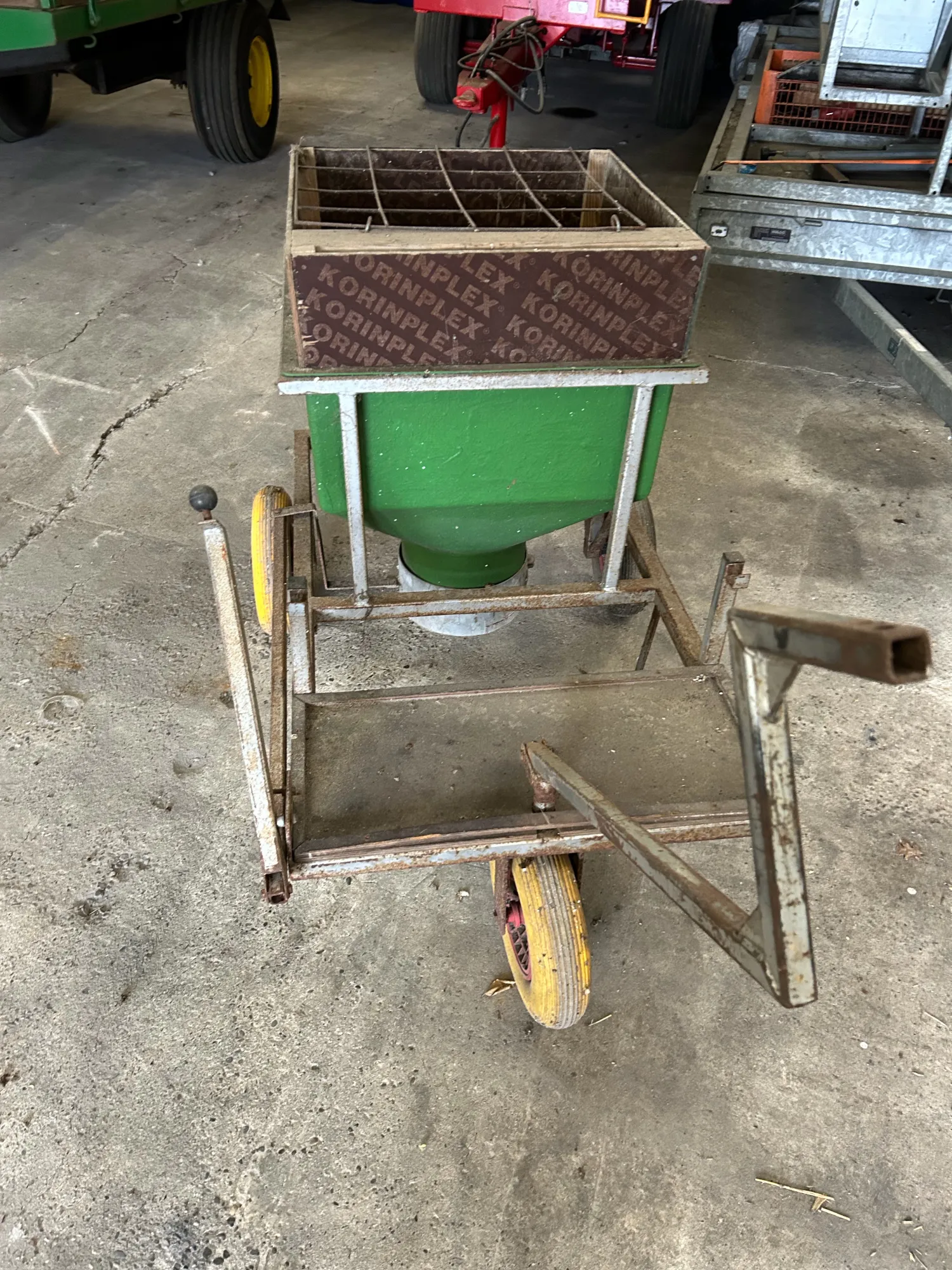 MS Pluimveewagen: Voeren & Kuikenpapier Leggen