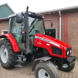 Massey Ferguson 5425 uit 2004 - Akkerbouwtrekker