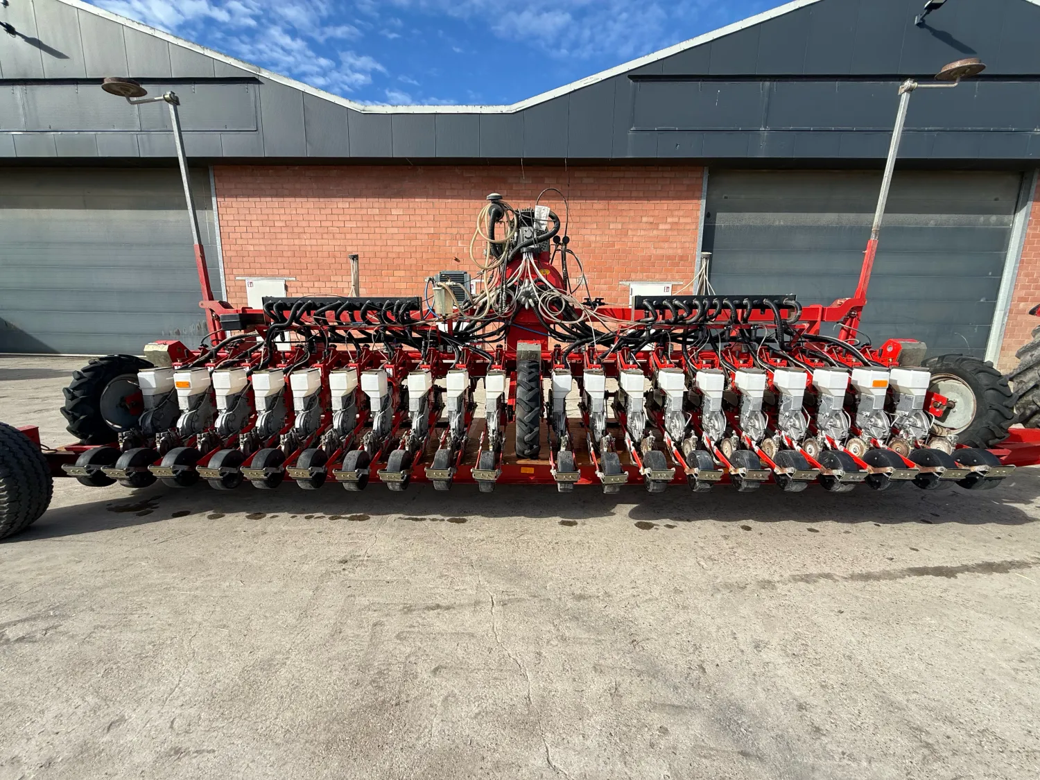 Agricola 6m zaaimachine: Compleet met vloeistof toediening