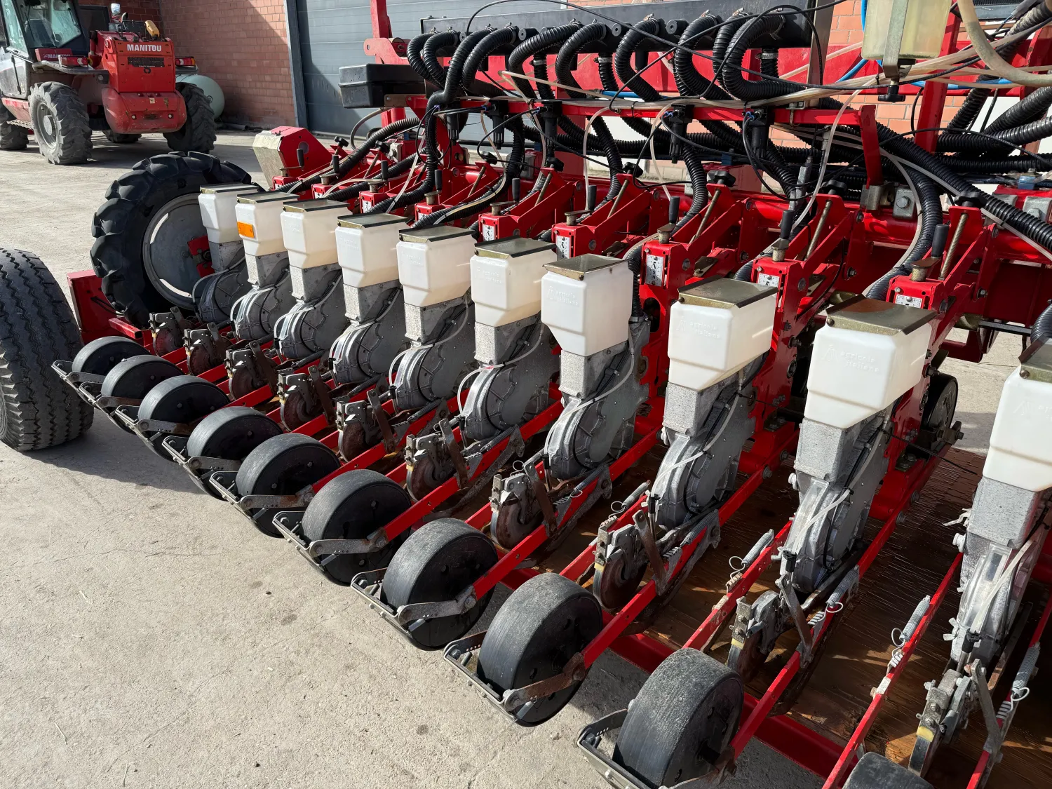 Agricola 6m zaaimachine: Compleet met vloeistof toediening