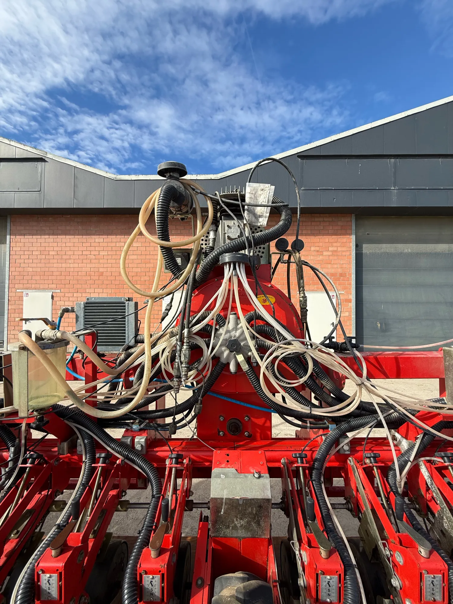 Agricola 6m zaaimachine: Compleet met vloeistof toediening