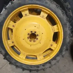 John Deere 2250 Wielen: 9.5R48 & 7.50-20, Spoorbreedte 150cm