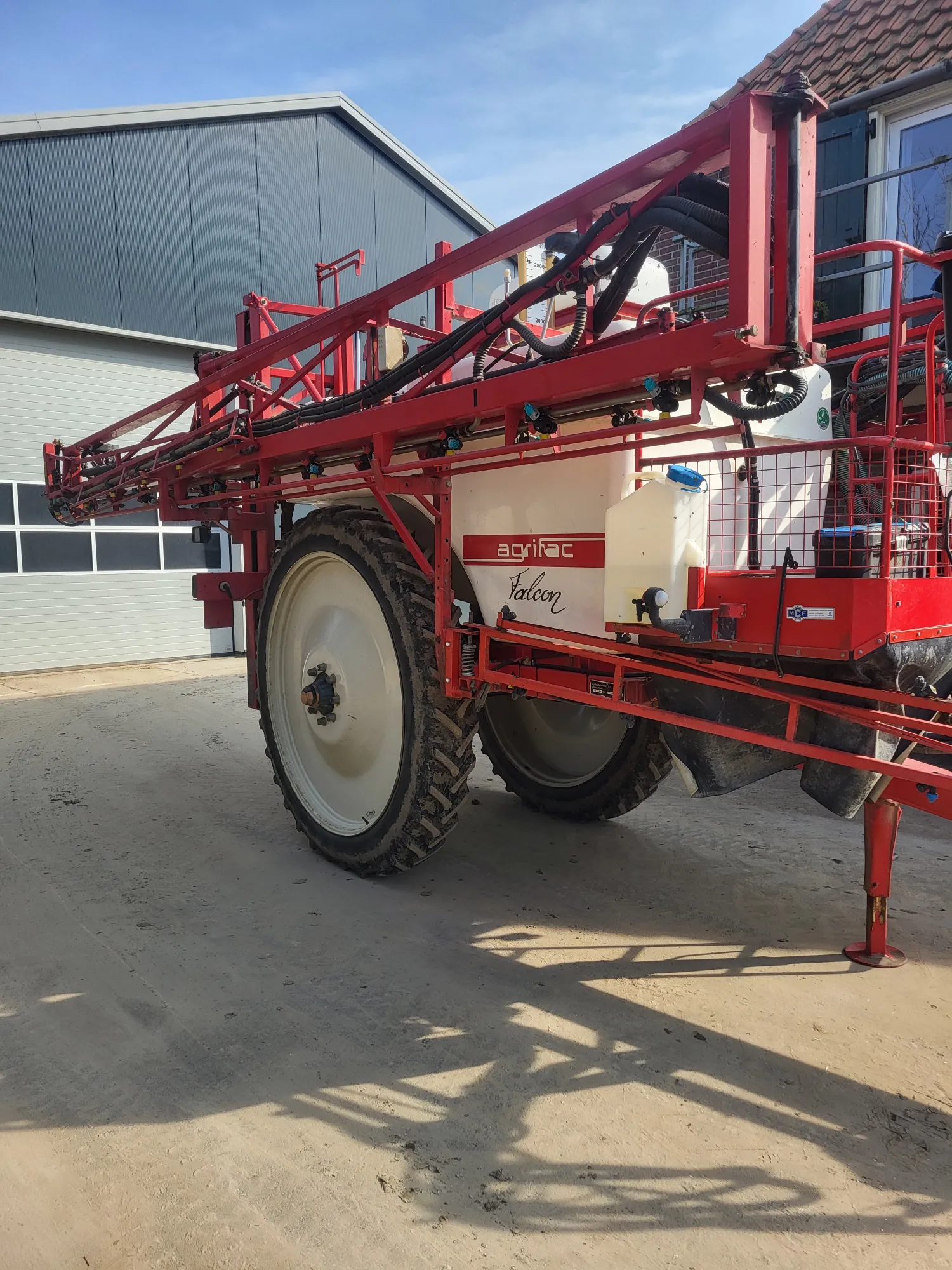 Gezogene Feldspritze - 27 m - Baujahr 2011