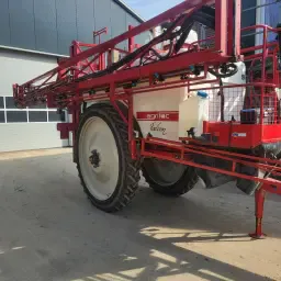 Gezogene Feldspritze - 27 m - Baujahr 2011