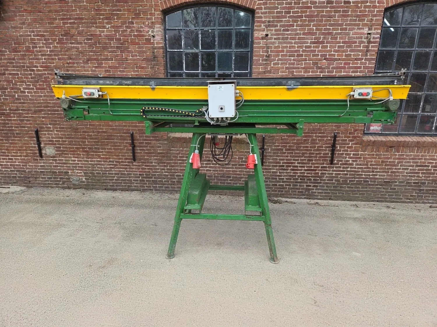 Manual Box Filler - Efficient and Adjustable