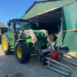 John Deere 6105R 2012: 4WD Tractor with MX Loader