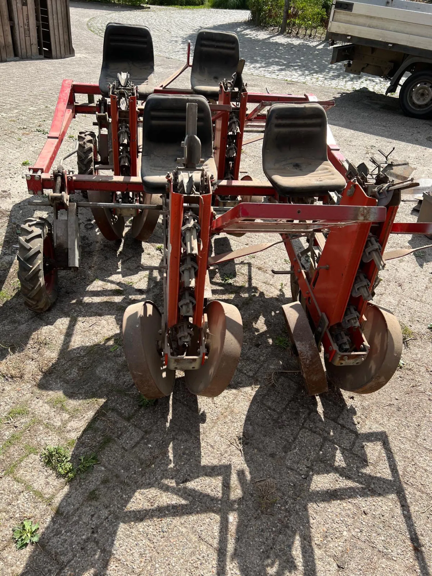 Plantadora de 4 filas Otma - Buen estado, incluye repuestos