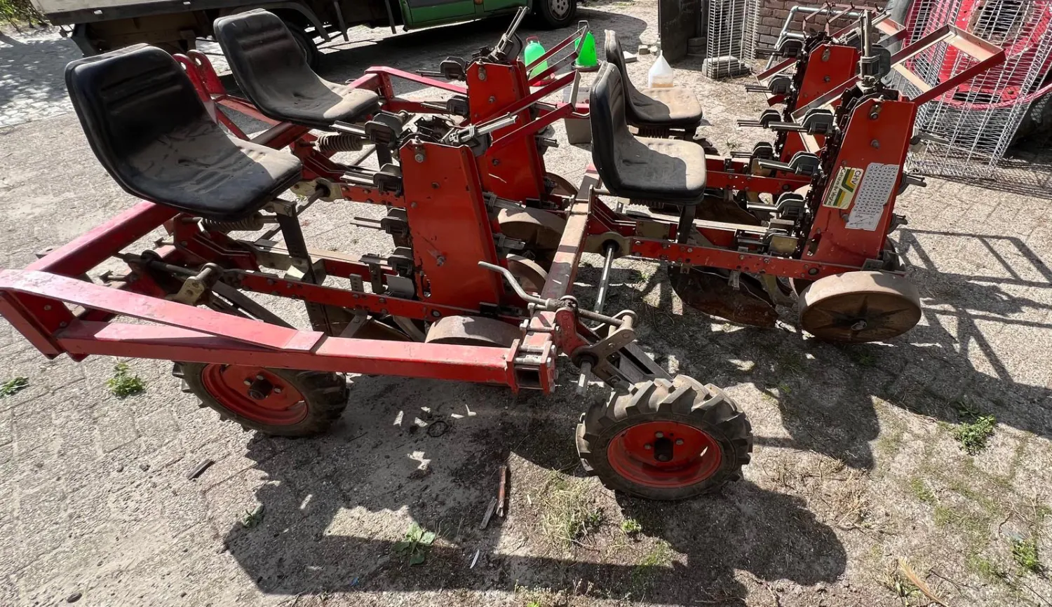 Plantadora de 4 filas Otma - Buen estado, incluye repuestos