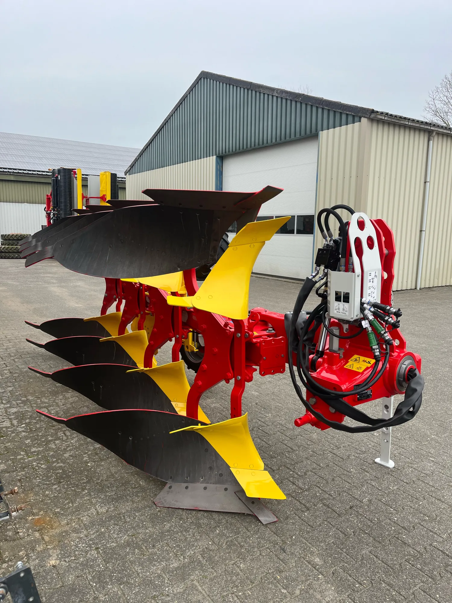 Pottinger SERVO 3000 P Plow - 4-furrow for Heavy Clay