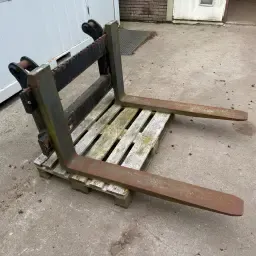 Schaeff/Terex Вила: Міцна насадка на навантажувач