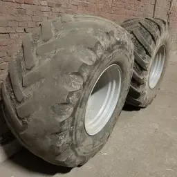 800/65R32 Banden met Velgen - Gebruikt, Goedkoop