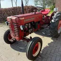 Nette Farmall D-324 trekker te koop