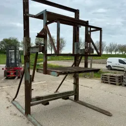 Ανατροπέας κιβωτίων 1.40μ - Αποτελεσματικό άδειασμα κιβωτίων