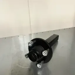 Axă roată 40x40 mm - Lungime ax 200 mm, conexiune 4x100