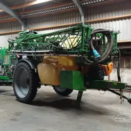 Tractor Ux 4200: Model 2007, ecartament 2,25m