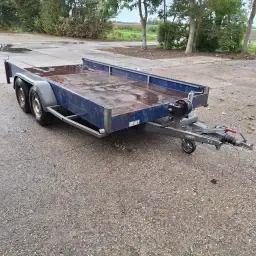 Platformă Transport Auto de Vânzare: Spațiu Încărcare 4.05m x 1.90m