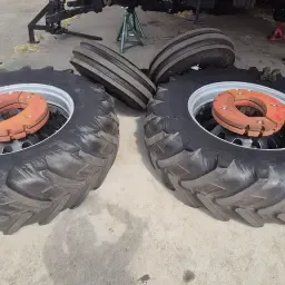 Michelin Agribib 20.8R38 Reifen auf IH Felgen