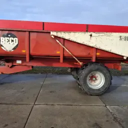 Volquete Beco S800 1977 - Frenado, Neumáticos BKT