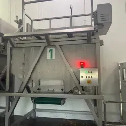 Tolva basculante de acero inoxidable para palots de madera