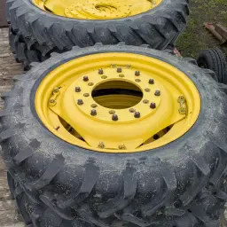 Колела за окопни култури John Deere - Гуми Alliance