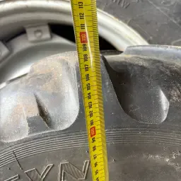 Предни гуми 360/70R24 - Употребявани, 45% грайфер