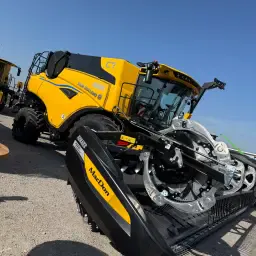 Professional Combine Harvesting Service | New Holland CR