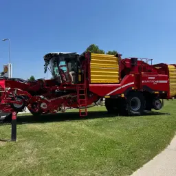 Loonwerk aardappels rooien Flevopolder Grimme Varitron 270