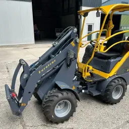 Eurotrac W 11 (2023) – Weinig draaiuren compacte wiellader