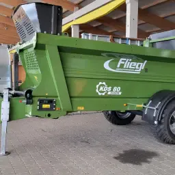 Fliegl KDS80 Mestverspreider | Hydraulische Poot &amp; 11m Breedte