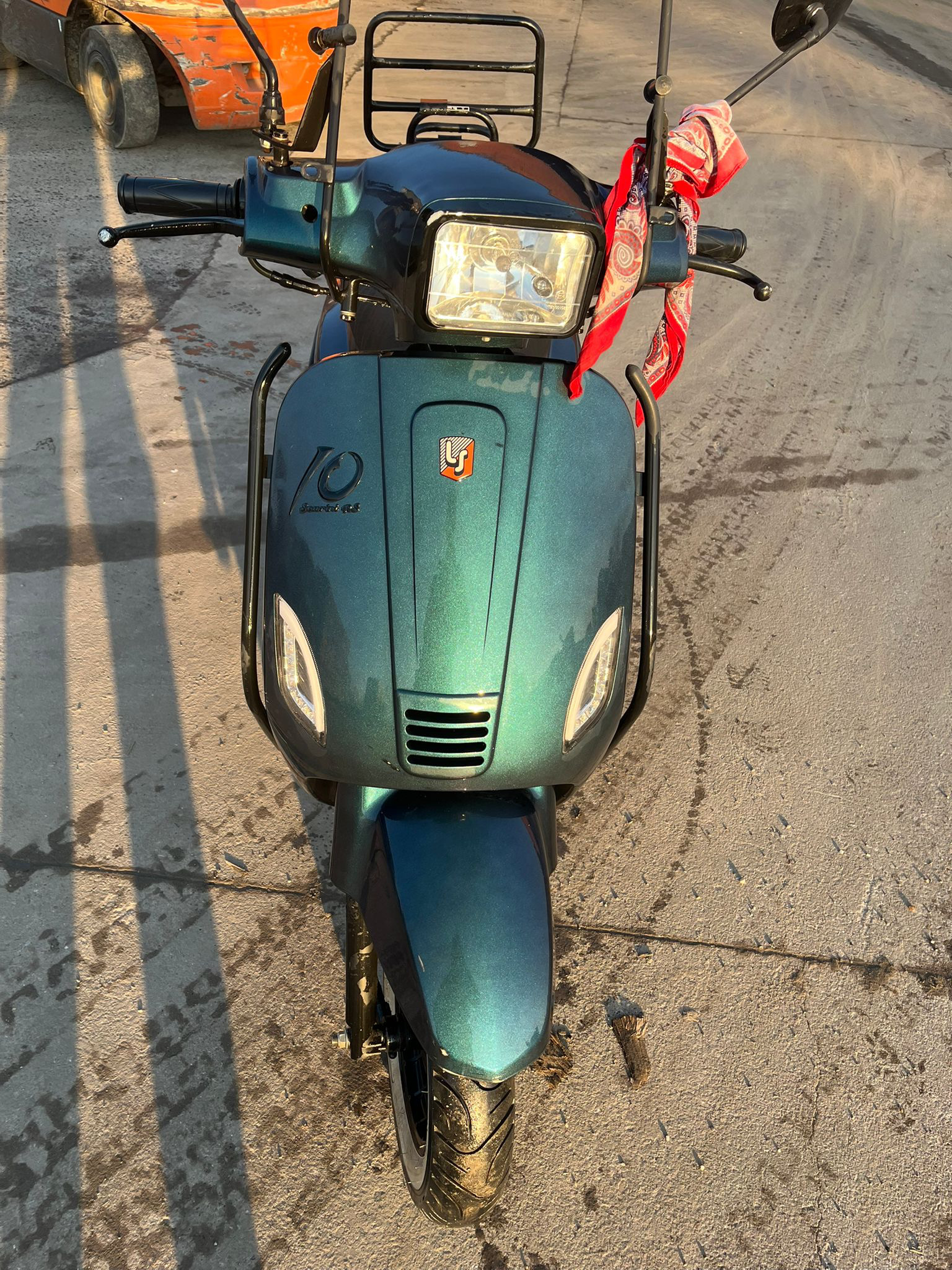La Souris Scooter with Yellow License Plate | Low Mileage