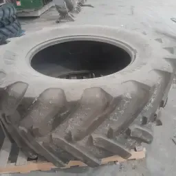 Gebruikte BKT 650-65 R38 band | 50% profiel
