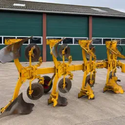 Rumptstad Variplus 4-schaar Wentelploeg Te Koop