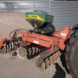 Schijveneg met Zaaimachine | Modern &amp; Weinig Gebruikt