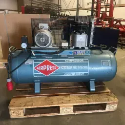 Gebruikte AIRPRESS K200-600 Zuigercompressor, 200L